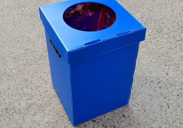 Corrugated plastic trash bin - Image 2